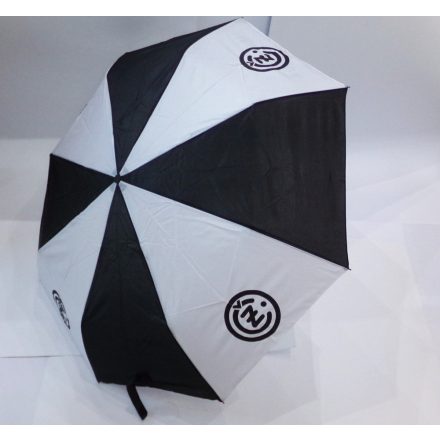 Esernyő, fekete és fehér, the ČZ logóval